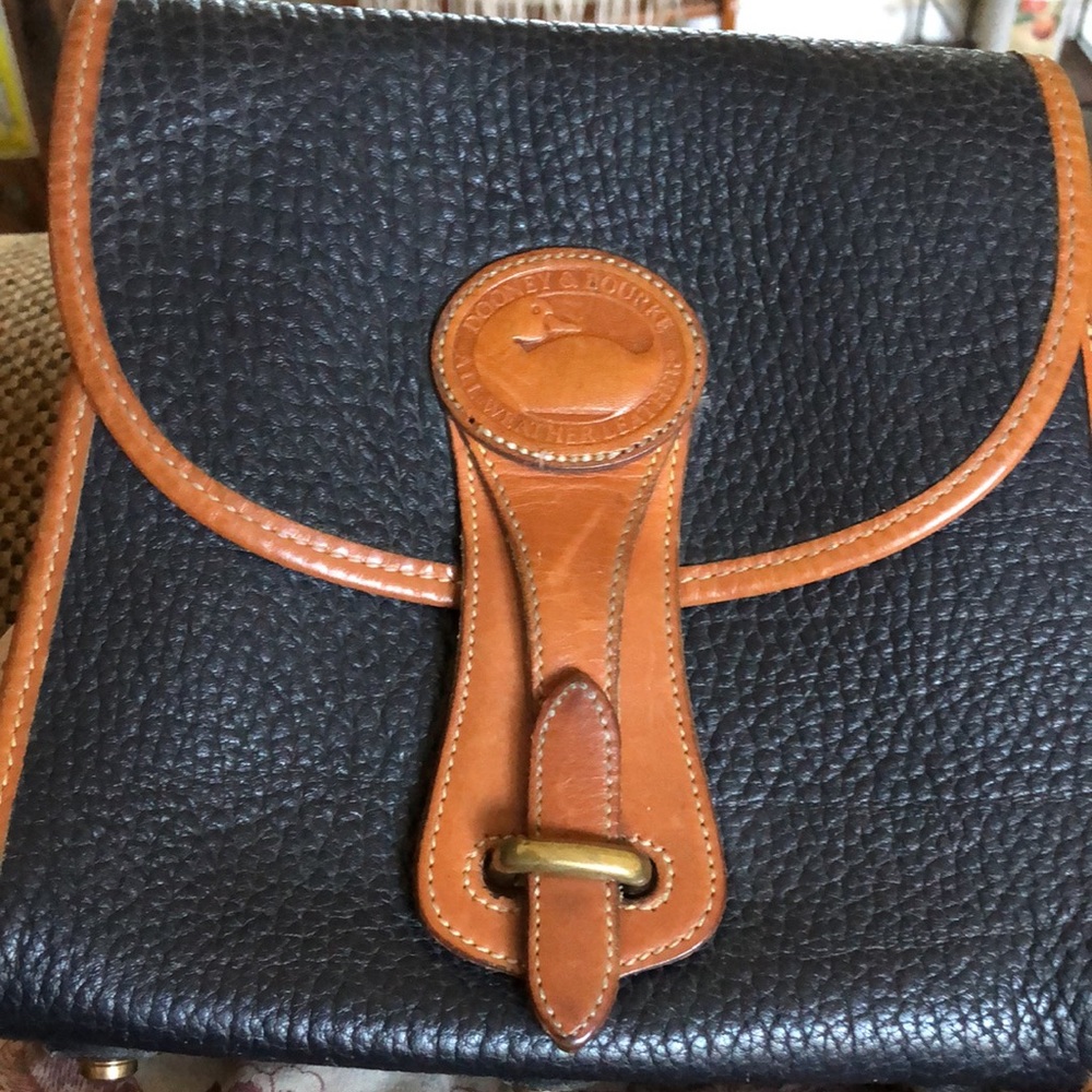 Dooney & Bourke, Navy Crossbody bag, women’s size 7 x 8 1/2” 100% Leather bag - Picture 3 of 11